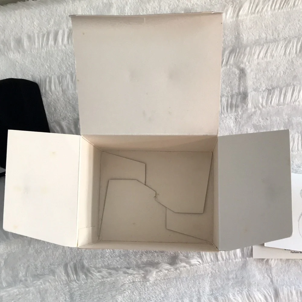 ❗️LAST CHANCE- Vintage ELIZABETH TAYLOR White Diamonds Watch & Earrings Gift Set - Picture 10 of 11